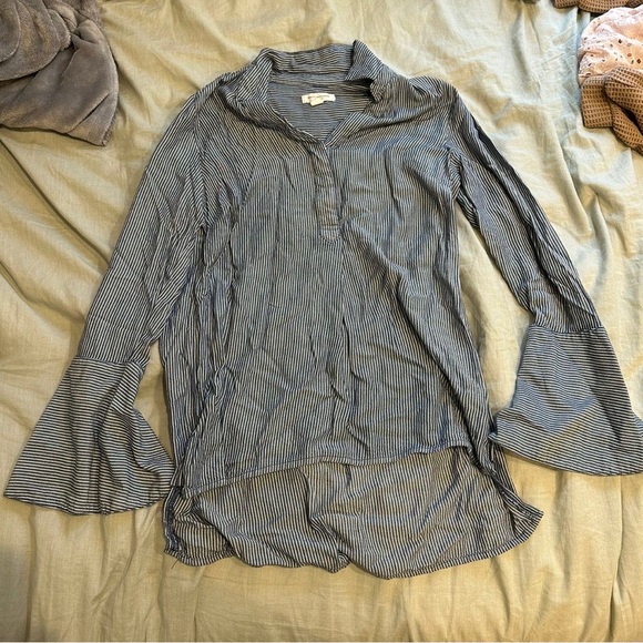 Button Up Top - Picture 3 of 4